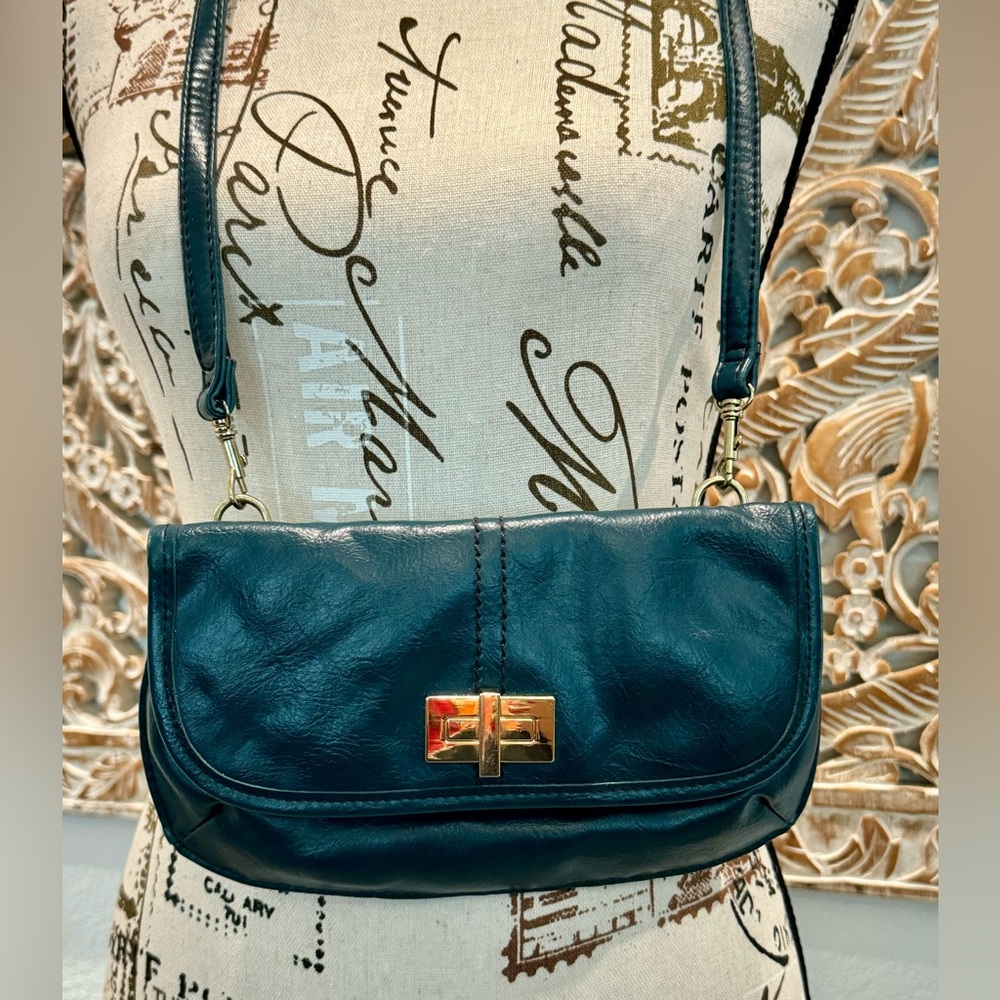 EUC: Relic Teal Crossbody Clutch Purse w/ Built in Wallet